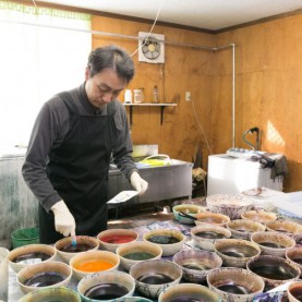 色の調合の様子(イメージ)